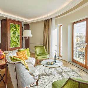 Palace King Suite
